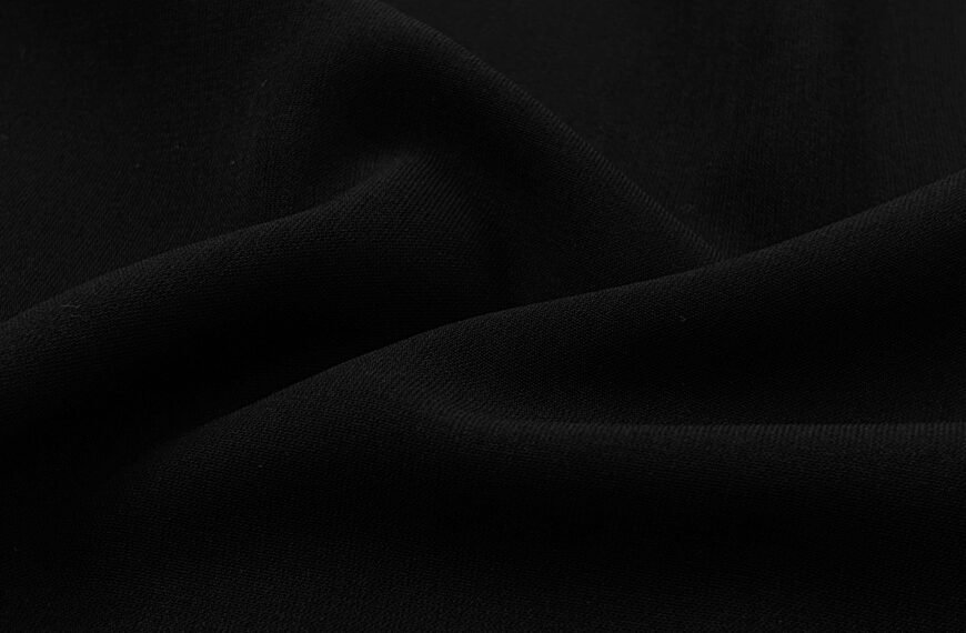 Mix and Match Outfit Lebaran Pakai Abaya dari Kain Jetblack Padma